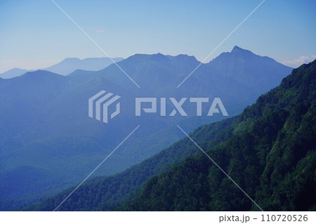 石狩岳からのニぺソツ山とウペペサンケ山 110720526