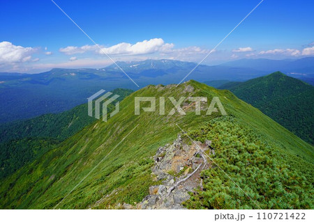 石狩岳山頂からの稜線と旭岳 石狩岳山頂からの稜線と旭岳 110721422