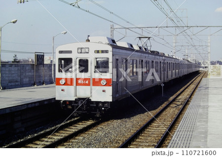 複線時代の田園都市線・高津駅を発車する東急・8500系8514他8両・永田町行、1980年3月16日 110721600