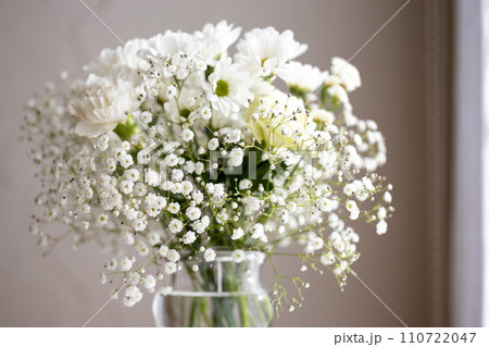白を基調とした花のアレンジメント 白を基調とした花のアレンジメント 110722047