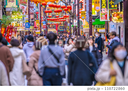 日本の横浜都市景観 JN.1増加…賑わう中華街。マ不要、新年に希望の光を…=令和6年1月19日 日本の横浜都市景観 JN.1増加…賑わう中華街。マ不要、新年に希望の光を…=令和6年1月19日 110722860