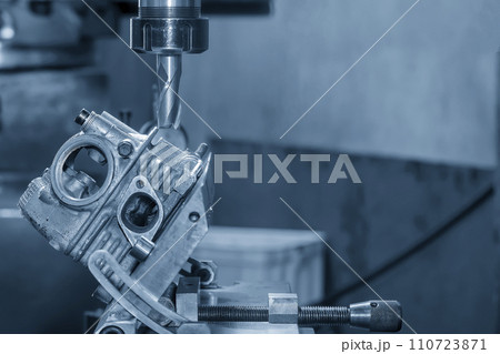 The boring process on NC milling machine with aluminum. The boring process on NC milling machine with aluminum. 110723871
