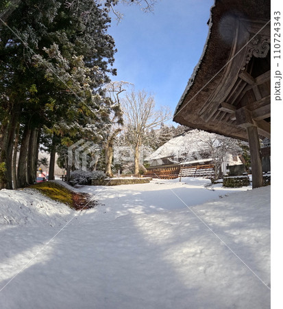 雪の仙台藩花山村寒湯番所跡 110724343