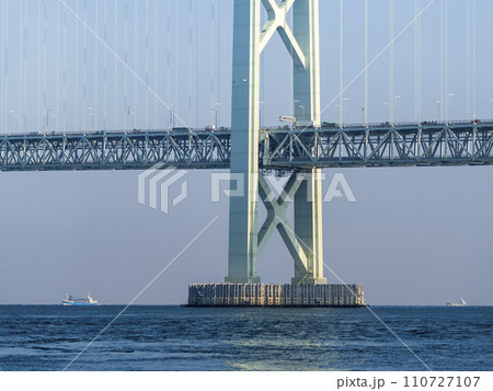 明石海峡大橋の主塔 / Akashi Kaikyo Bridge, Japan 明石海峡大橋の主塔 / Akashi Kaikyo Bridge, Japan 110727107