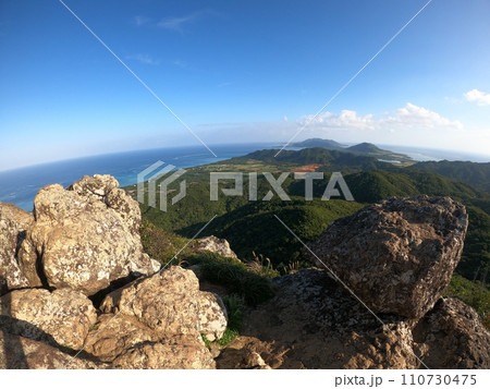 野底岳 山頂から見る風景 野底岳 山頂から見る風景 110730475