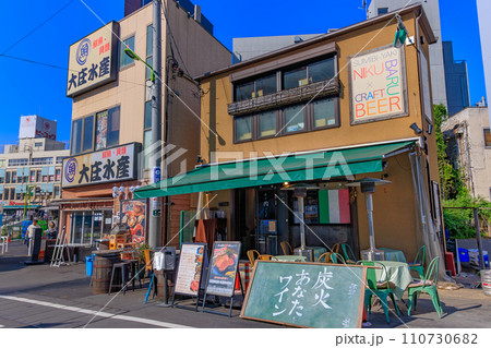東京 世田谷区 下北沢駅前の都市風景 東京 世田谷区 下北沢駅前の都市風景 110730682