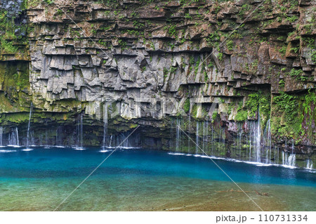 鹿児島県/ 水量が少ない方が美しい?新緑の「雄川の滝」 鹿児島県/ 水量が少ない方が美しい?新緑の「雄川の滝」 110731334