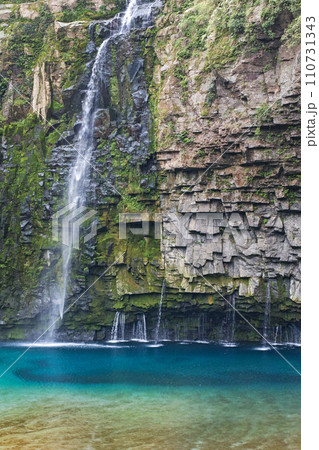鹿児島県/ 水量が少ない方が美しい?新緑の「雄川の滝」 鹿児島県/ 水量が少ない方が美しい?新緑の「雄川の滝」 110731343