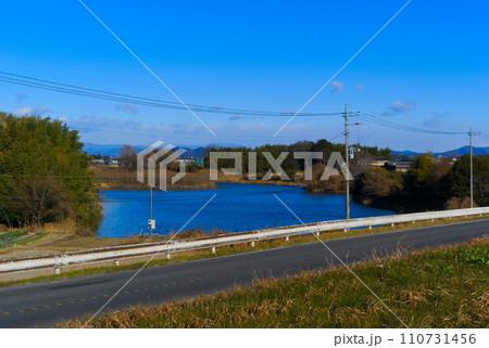 群馬県渡良瀬遊水地周辺の風景2024年1月 群馬県渡良瀬遊水地周辺の風景2024年1月 110731456