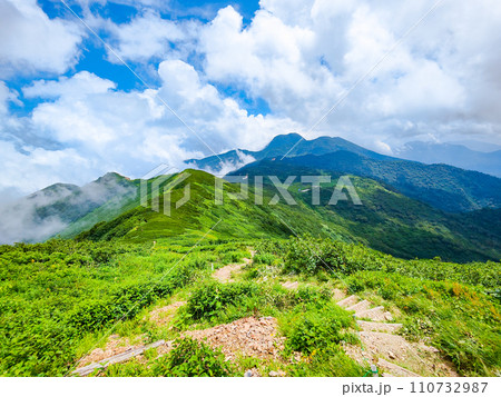夏の火打山登山(下山:火打山山頂~天狗の庭) 夏の火打山登山(下山:火打山山頂~天狗の庭) 110732987
