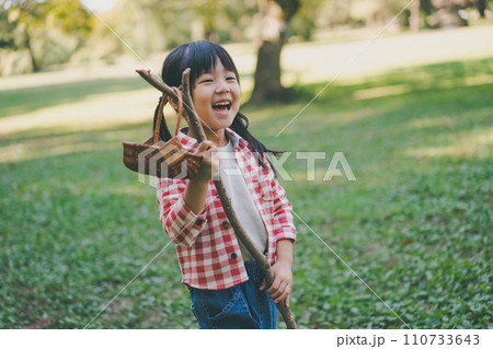 5 years old 110733643