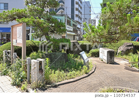 川口散歩・国道122号緑地帯 川口町道路元標 川口市本町 川口散歩・国道122号緑地帯 川口町道路元標 川口市本町 110734537