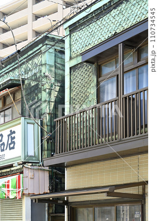 川口散歩・看板建築　本一通り　日光御成街道　川口市本町 110734545