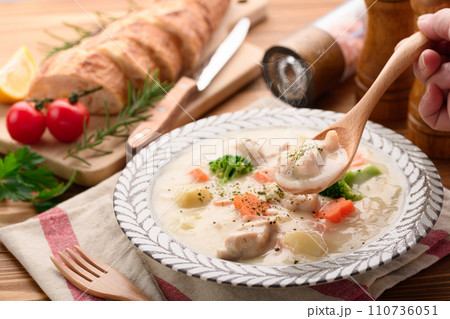 野菜たっぷりのクリームシチュー 野菜たっぷりのクリームシチュー 110736051