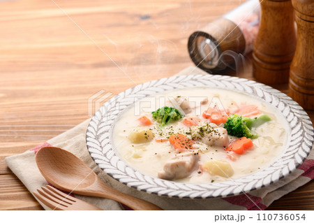 野菜たっぷりのクリームシチュー 110736054