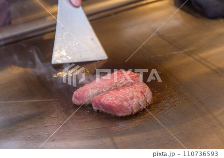 ステーキを焼く-3 ステーキを焼く-3 110736593