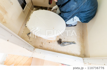住宅リフォーム工事 ユニットバスの解体 住宅リフォーム工事 ユニットバスの解体 110736776