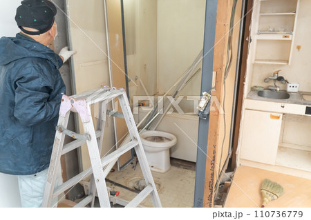 住宅リフォーム工事　ユニットバスの解体 110736779