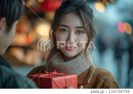 プレゼントを持った女性　AI生成画像　AI画像 110736799