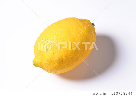 食材、フルーツのレモン、れもん、檸檬。国産のレモンです。 110738544