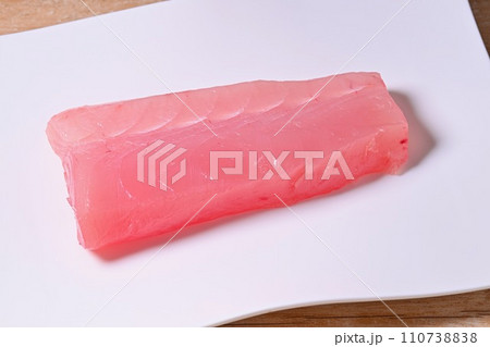 ビントロまぐろ、びんとろマグロ、ビンナガマグロ、刺身用の柵、生食用。 110738838