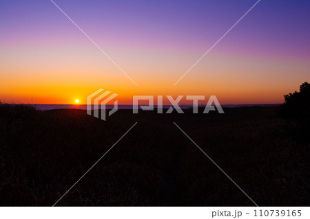 中田島砂丘の夕陽 110739165