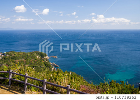 海の見える公園《風景・自然素材 背景素材》 海の見える公園《風景・自然素材 背景素材》 110739262