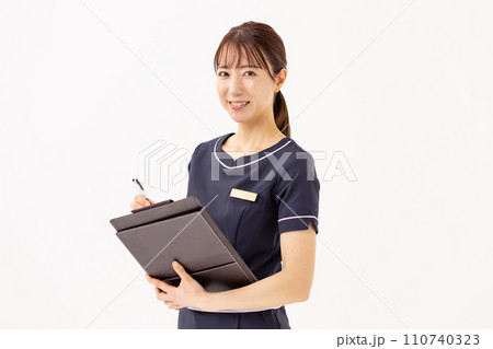 エステティシャン　カウンセリング 110740323