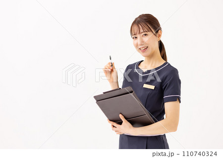 エステティシャン　カウンセリング 110740324