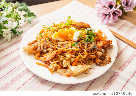 簡単ソース焼きそば 簡単ソース焼きそば 110740346