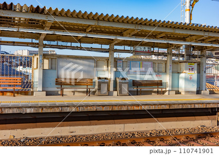 神戸市垂水区の山陽電鉄、山陽塩屋駅のホーム 110741901