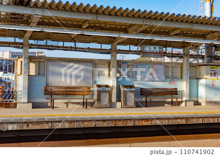 神戸市垂水区の山陽電鉄、山陽塩屋駅のホーム 110741902