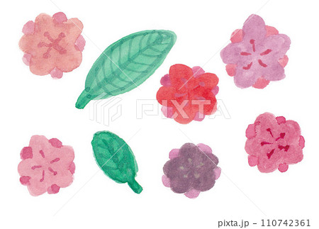 透明水彩絵の具で書いた桃の花と緑色の葉っぱのイラストセット 110742361