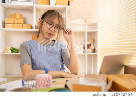 Thinking, Woman is thinking of ideas for selling products online, Finding the path to success, Strategizing for Online Business Success, Sell products online, Looking for new ideas? Thinking, Woman is thinking of ideas for selling products online, Finding the path to success, Strategizing for Online Business Success, Sell products online, Looking for new ideas? 110742454