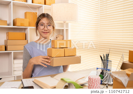 Sell products online, Empowering SMEs: Online Selling and Shipping for Small Business Owners, E-Commerce and Digital Commerce Concept. Sell products online, Empowering SMEs: Online Selling and Shipping for Small Business Owners, E-Commerce and Digital Commerce Concept. 110742712