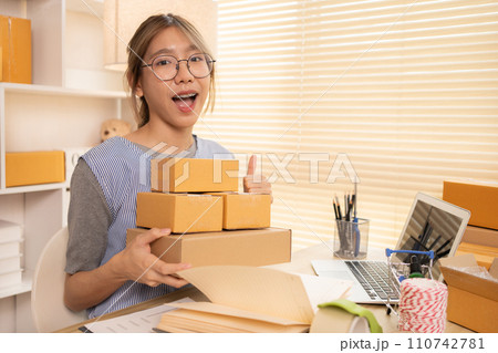 Sell products online, Empowering SMEs: Online Selling and Shipping for Small Business Owners, E-Commerce and Digital Commerce Concept. Sell products online, Empowering SMEs: Online Selling and Shipping for Small Business Owners, E-Commerce and Digital Commerce Concept. 110742781