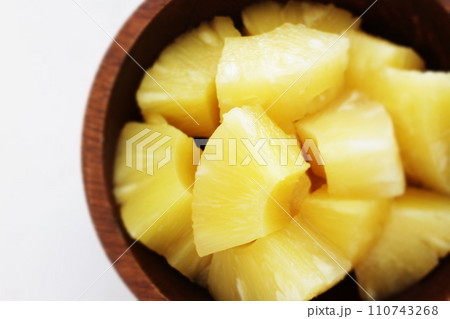 カットパイナップル 110743268