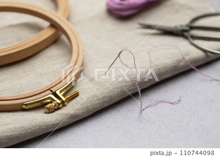 Embroidery hoop, fabric, thread and other accessories Embroidery hoop, fabric, thread and other accessories 110744098