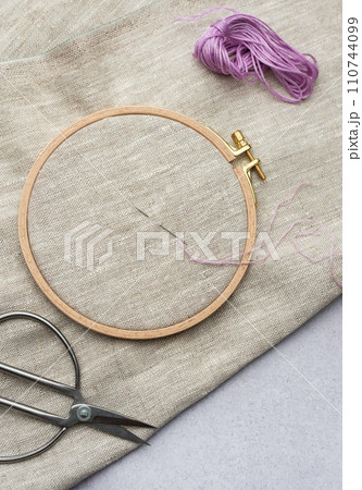 Embroidery hoop, fabric, thread and other accessories 110744099