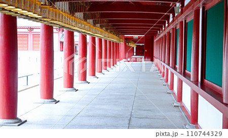 大阪市 聖徳太子創建の四天王寺の伽藍の回廊 1842 大阪市 聖徳太子創建の四天王寺の伽藍の回廊 1842 110744329