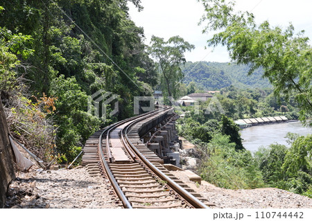【タイ】泰緬鉄道クラセー橋近辺 【タイ】泰緬鉄道クラセー橋近辺 110744442