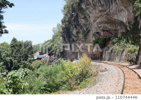 【タイ】泰緬鉄道クラセー橋近辺 110744446