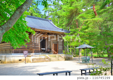 東北・平泉・毛越寺浄土庭園・見所の一つ、毛越寺を開いた慈覚大師円仁をまつる開山堂・岩手県平泉町(1) 110745199