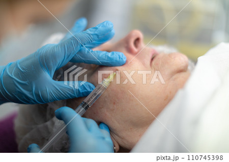 A medical procedure performed under sterile conditions. A medical procedure performed under sterile conditions. 110745398