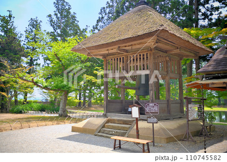 東北・平泉・毛越寺浄土庭園・敷地の北東、常光堂の付近にある鐘楼堂・岩手県平泉町(1) 東北・平泉・毛越寺浄土庭園・敷地の北東、常光堂の付近にある鐘楼堂・岩手県平泉町(1) 110745582