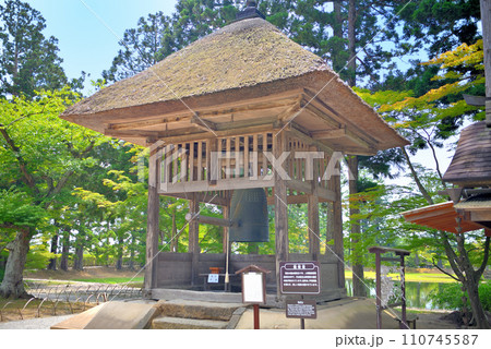 東北・平泉・毛越寺浄土庭園・敷地の北東、常光堂の付近にある鐘楼堂・岩手県平泉町(3) 東北・平泉・毛越寺浄土庭園・敷地の北東、常光堂の付近にある鐘楼堂・岩手県平泉町(3) 110745587