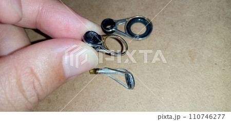 壊れた釣り竿のガイド(部品) 壊れた釣り竿のガイド(部品) 110746277
