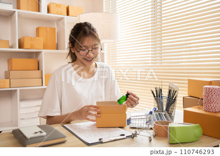 Packing box, Pack Products Into Postal Boxes To Deliver to customers, Sell products online, Freelance working. Packing box, Pack Products Into Postal Boxes To Deliver to customers, Sell products online, Freelance working. 110746293