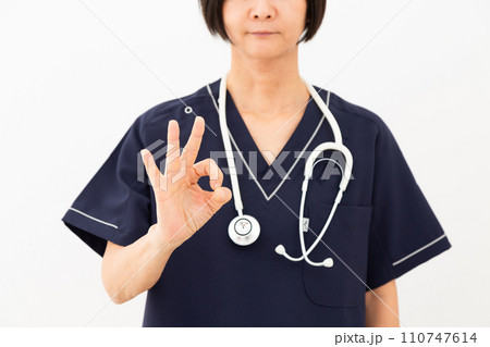 医療従事者・看護師・ドクター・介護職 110747614