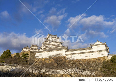 夕暮れの国宝姫路城 大天守 兵庫県姫路市 夕暮れの国宝姫路城 大天守 兵庫県姫路市 110747725